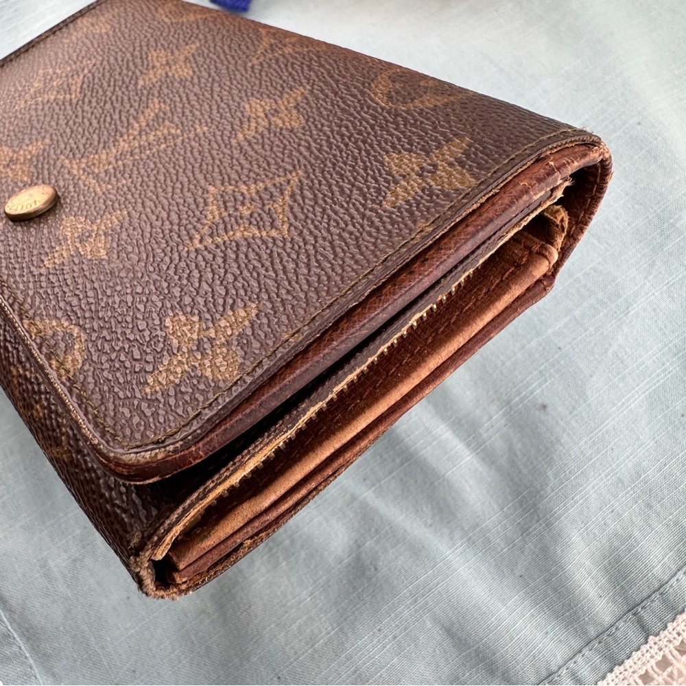 AUTHENTIC LOUIS VUITTON Monogram Porte-Monnaie Billets Tresor Wallet. - Picture 8 of 9